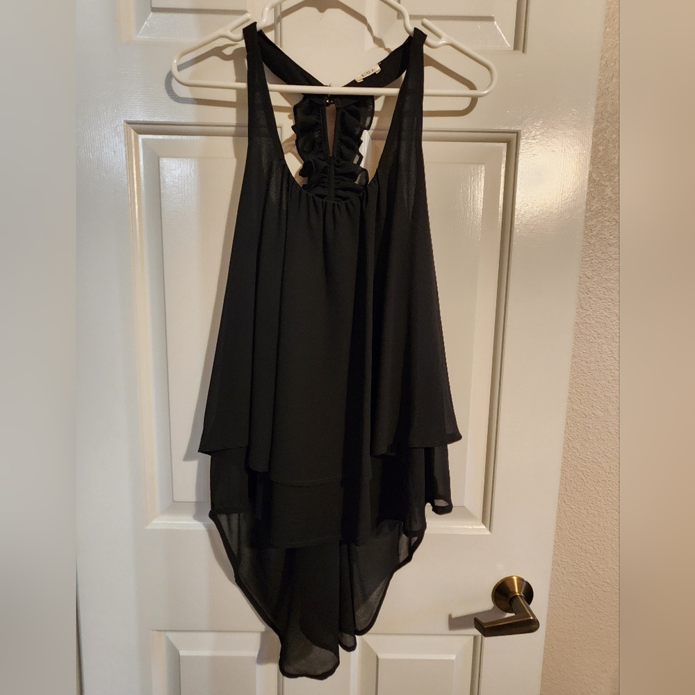 LUZ ruffle high low top